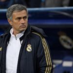 José Mourinho langs de zijlijn tijdens een wedstrijd