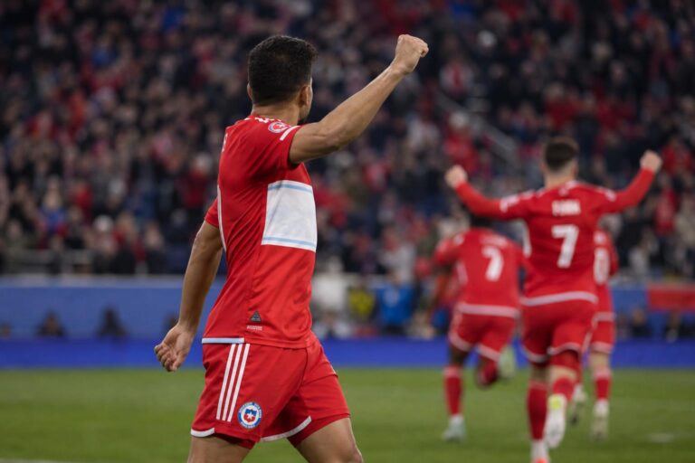Hugo Cuypers in actie voor Chicago Fire tijdens een MLS-wedstrijd