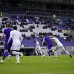Wedstrijdbeeld in het Lotto Park tijdens Anderlecht tegen KV Mechelen met een ingetogen sfeer op de tribunes.