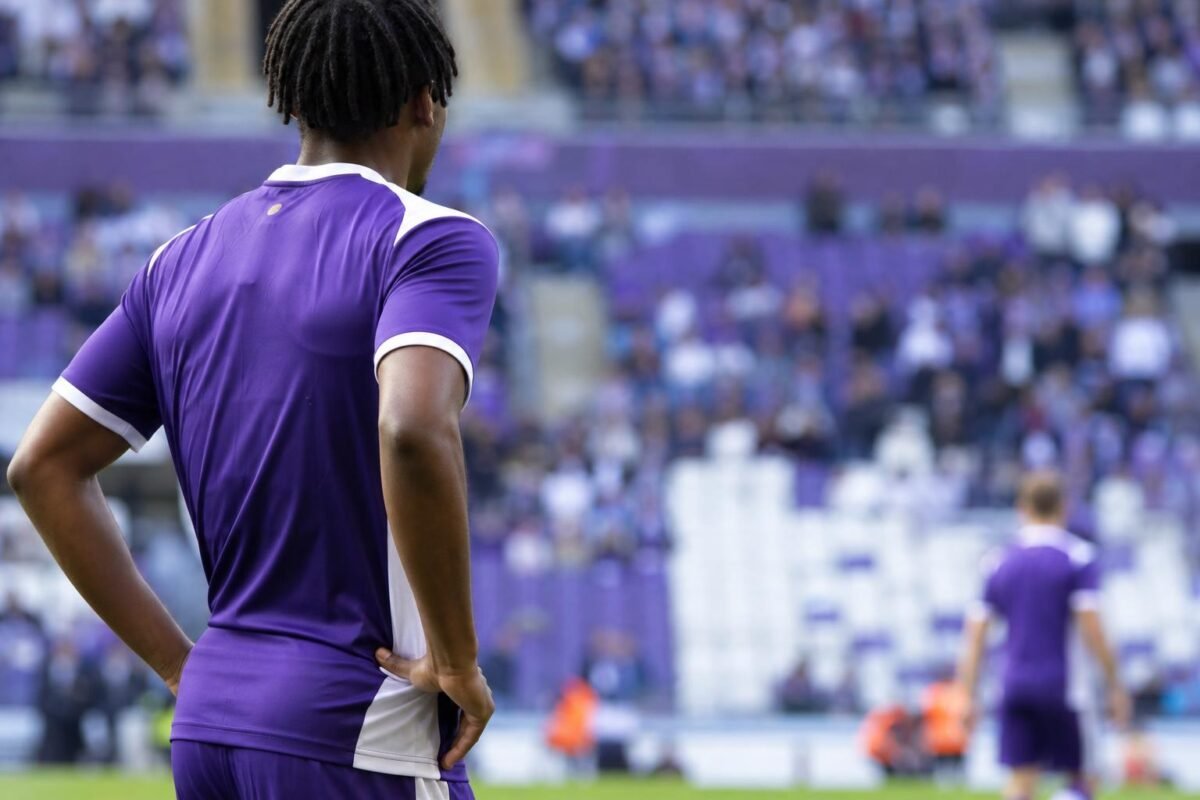 Wedstrijdbeeld van Nathan Saliba bij RSC Anderlecht