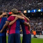 Spelers van FC Barcelona vieren een doelpunt tegen Real Betis in Camp Nou