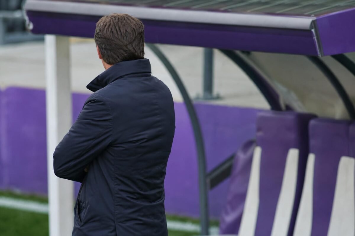 Antoine Sibierski in Anderlecht-context tijdens een moment langs het veld