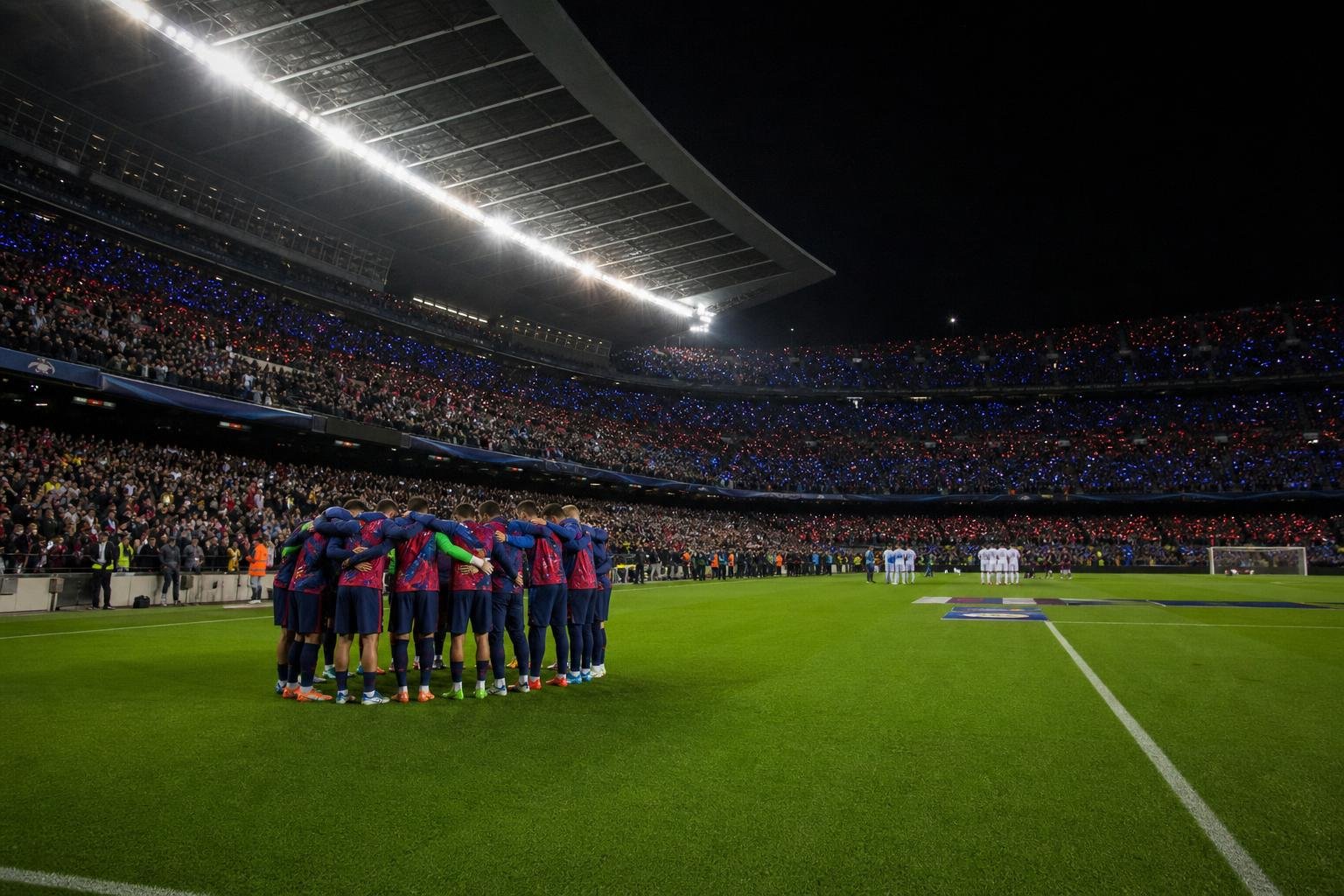 Sfeerbeeld in Camp Nou tijdens een emotionele avond bij FC Barcelona