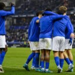 Spelers van KRC Genk vieren na een wedstrijd in de Europe Play-Offs