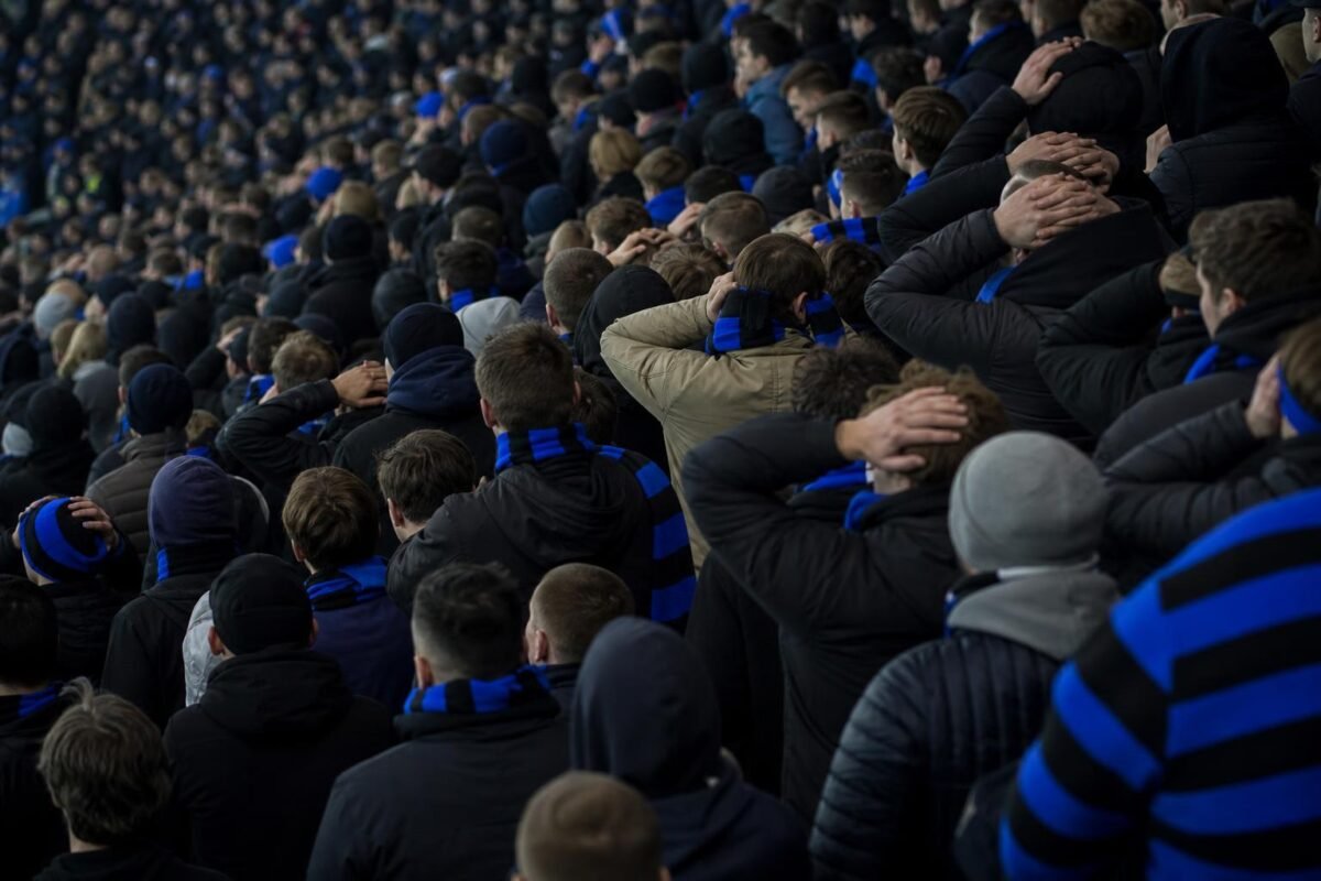 Tribunes van Club Brugge tijdens beladen topper tegen Union