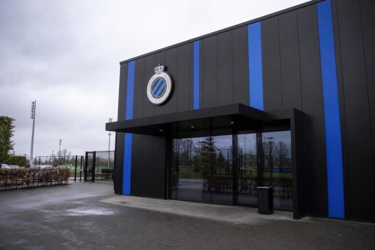 Belfius Basecamp van Club Brugge, waar de sportieve structuur wordt herschikt na het nakende vertrek van Dévy Rigaux.