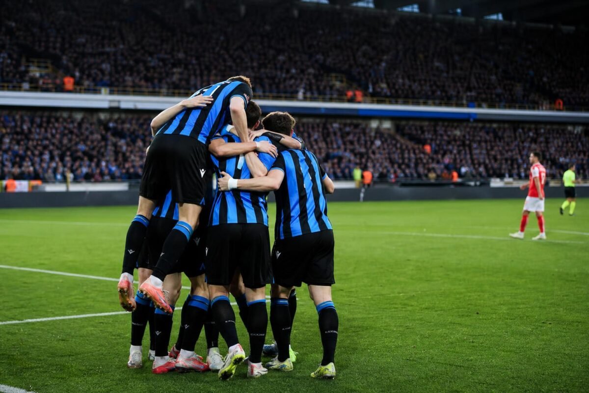 Spelers van Club Brugge vieren een doelpunt tijdens de play-offs