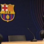 Hansi Flick bij FC Barcelona na de aankondiging van zijn contractverlenging