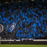 Sfeerbeeld in het Jan Breydelstadion bij Club Brugge met tribunes op de achtergrond