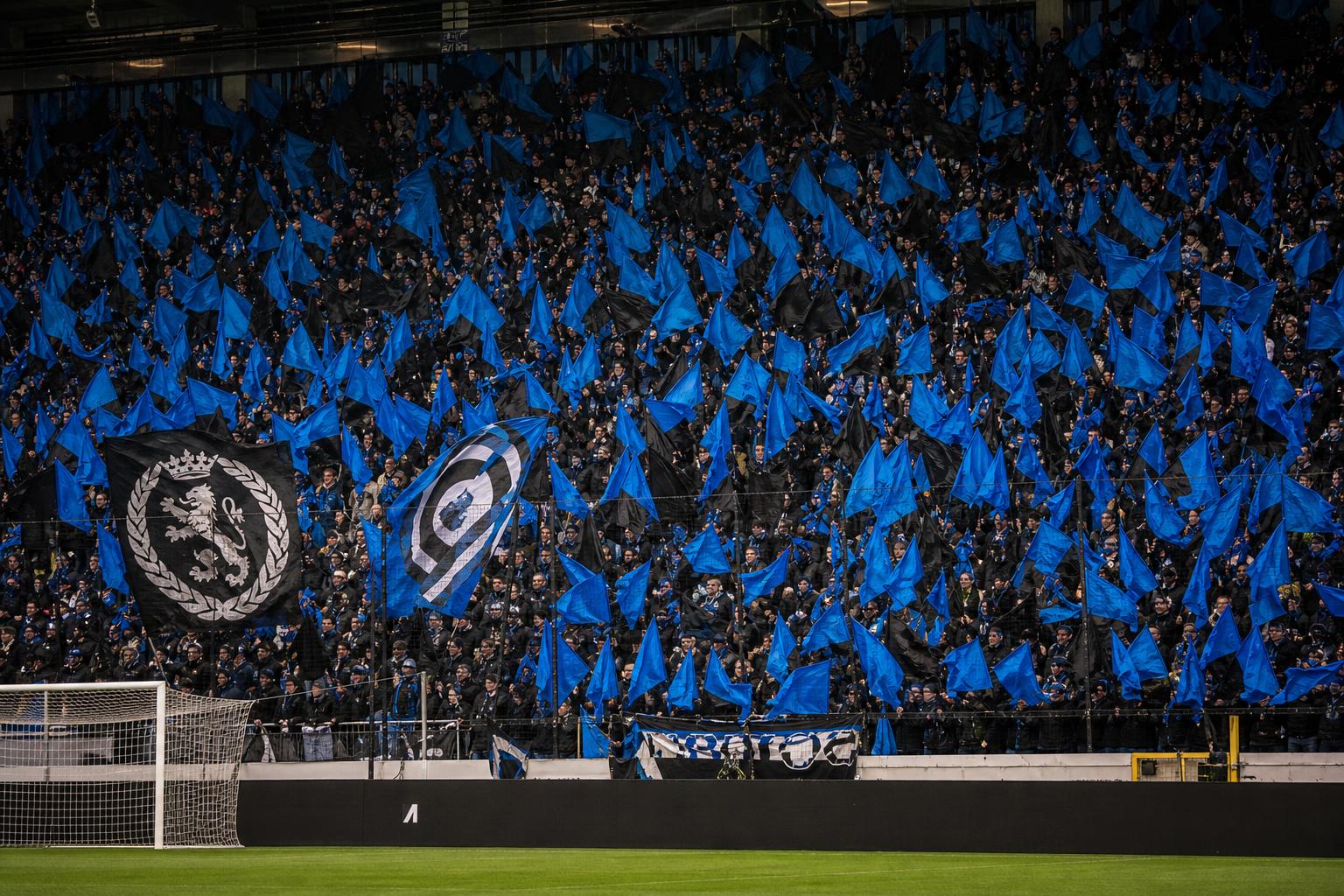 Sfeerbeeld in het Jan Breydelstadion bij Club Brugge met tribunes op de achtergrond