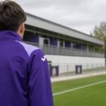 Beeld van de jeugdopleiding van RSC Anderlecht in Neerpede, in de context van een eerste profcontract.