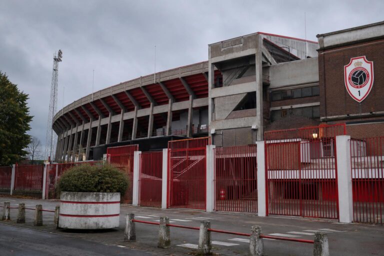 Sfeerbeeld aan het stadion van Royal Antwerp FC op de Bosuil