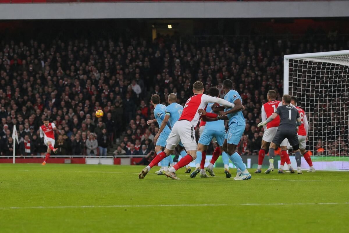 Spelmoment uit Arsenal tegen Burnley met focus op een stilstaande fase in het strafschopgebied
