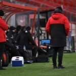 Sfeerbeeld aan de zijlijn in het Bosuilstadion bij Royal Antwerp FC
