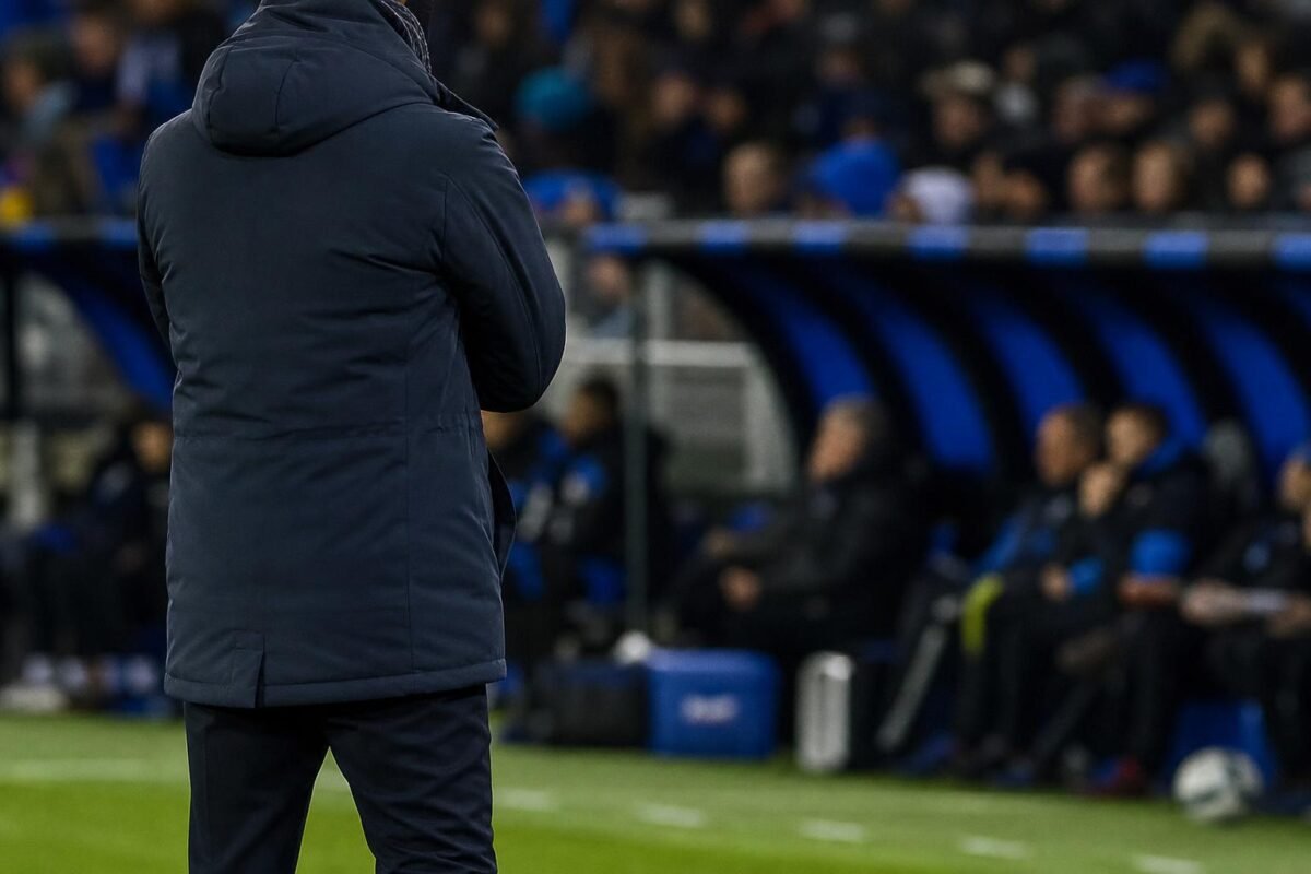 Ivan Leko langs de zijlijn bij Club Brugge in het Jan Breydelstadion