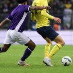 Moussa Diarra van RSC Anderlecht in een duel tijdens een wedstrijd
