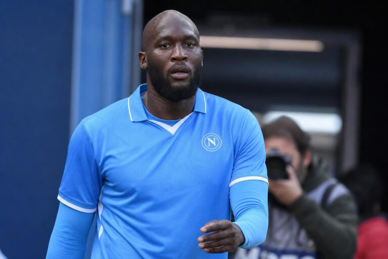 Romelu Lukaku in het shirt van Napoli tijdens een wedstrijd