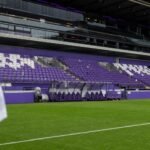 Sfeerbeeld in het Lotto Park bij RSC Anderlecht, zonder herkenbare supportersgezichten