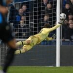Dani van den Heuvel in actie in doel bij Club Brugge tijdens een wedstrijd