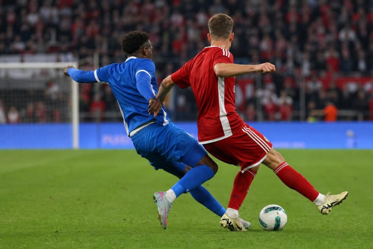 Wedstrijdbeeld tijdens Standard tegen KRC Genk in de Europese play-offs