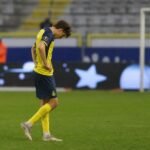 Union SG-speler met neerwaartse blik in het stadion na de zware nederlaag in Brugge