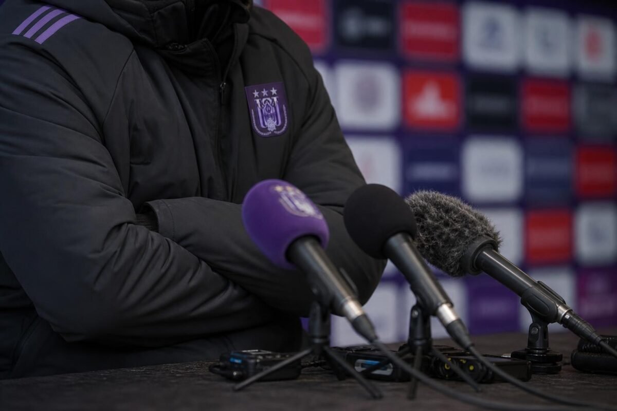 Jérémy Taravel van Anderlecht tijdens een persmoment in het Lotto Park