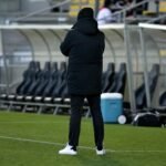 Frédéric Taquin langs de zijlijn tijdens een wedstrijd van La Louvière