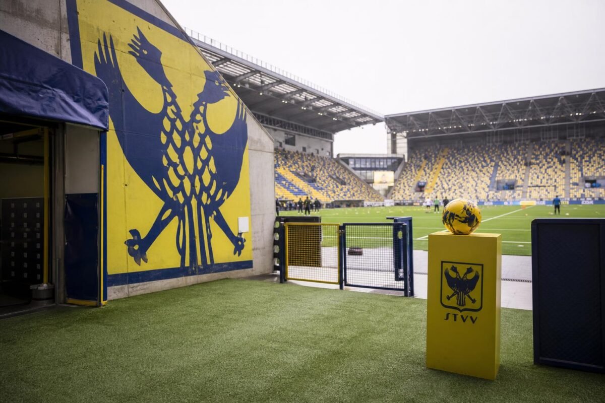 Sfeerbeeld van STVV dat feestviert in het stadion