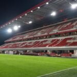 Sfeerbeeld in het Bosuilstadion van Royal Antwerp FC