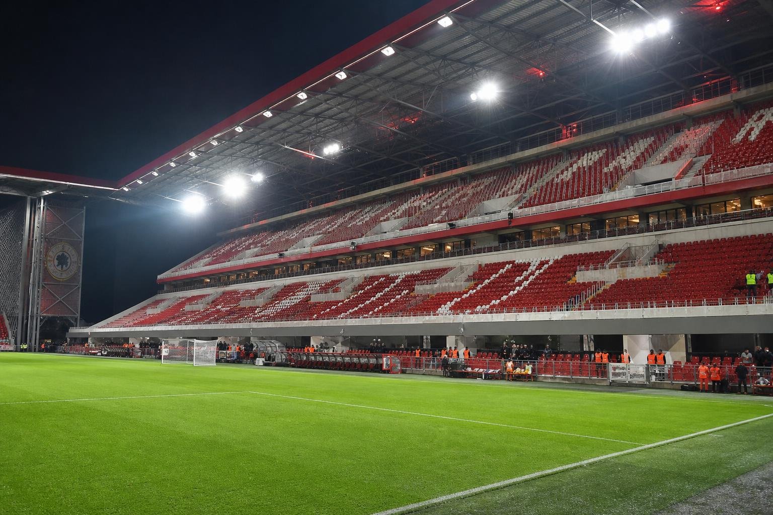 Sfeerbeeld in het Bosuilstadion van Royal Antwerp FC