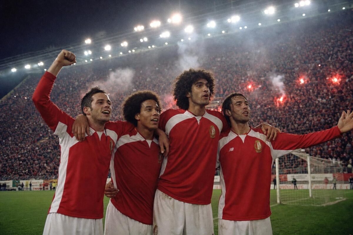 Standard-spelers vieren voor een kolkend Sclessin begin jaren 2000