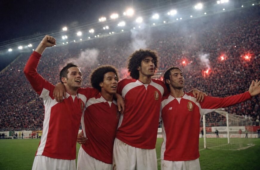 Standard-spelers vieren voor een kolkend Sclessin begin jaren 2000