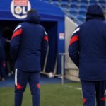 Spelers van Olympique Lyon op het trainingsveld in aanloop naar de zomermercato