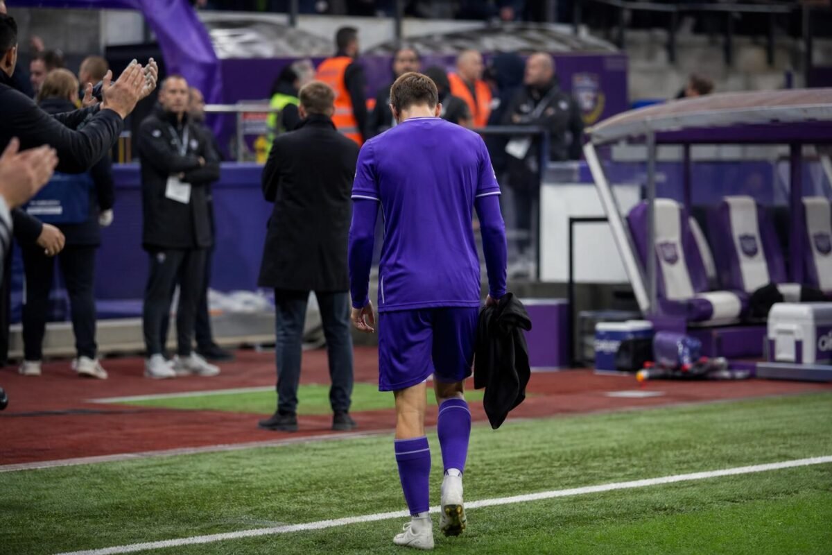 Thorgan Hazard in het shirt van RSC Anderlecht tijdens een wedstrijd in het Lotto Park