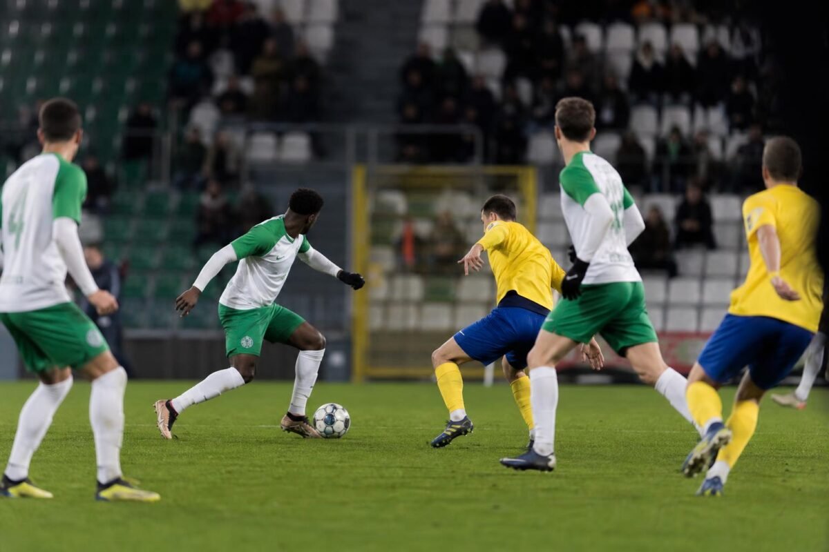 Sfeerbeeld rond Lommel SK richting het beslissende barrageduel
