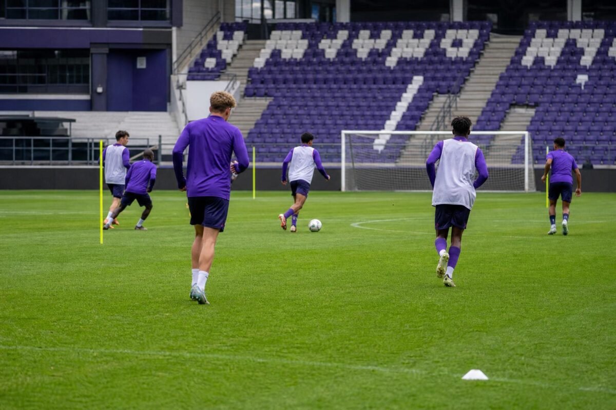 Sfeerbeeld in het Lotto Park bij RSC Anderlecht met focus op jeugdwerking