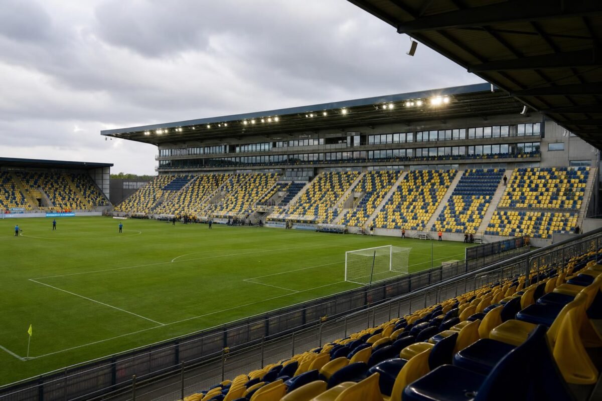 Sfeerbeeld in en rond Stayen bij STVV in aanloop naar een drukke transferzomer