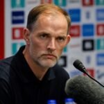 Thomas Tuchel tijdens een persmoment bij Engeland