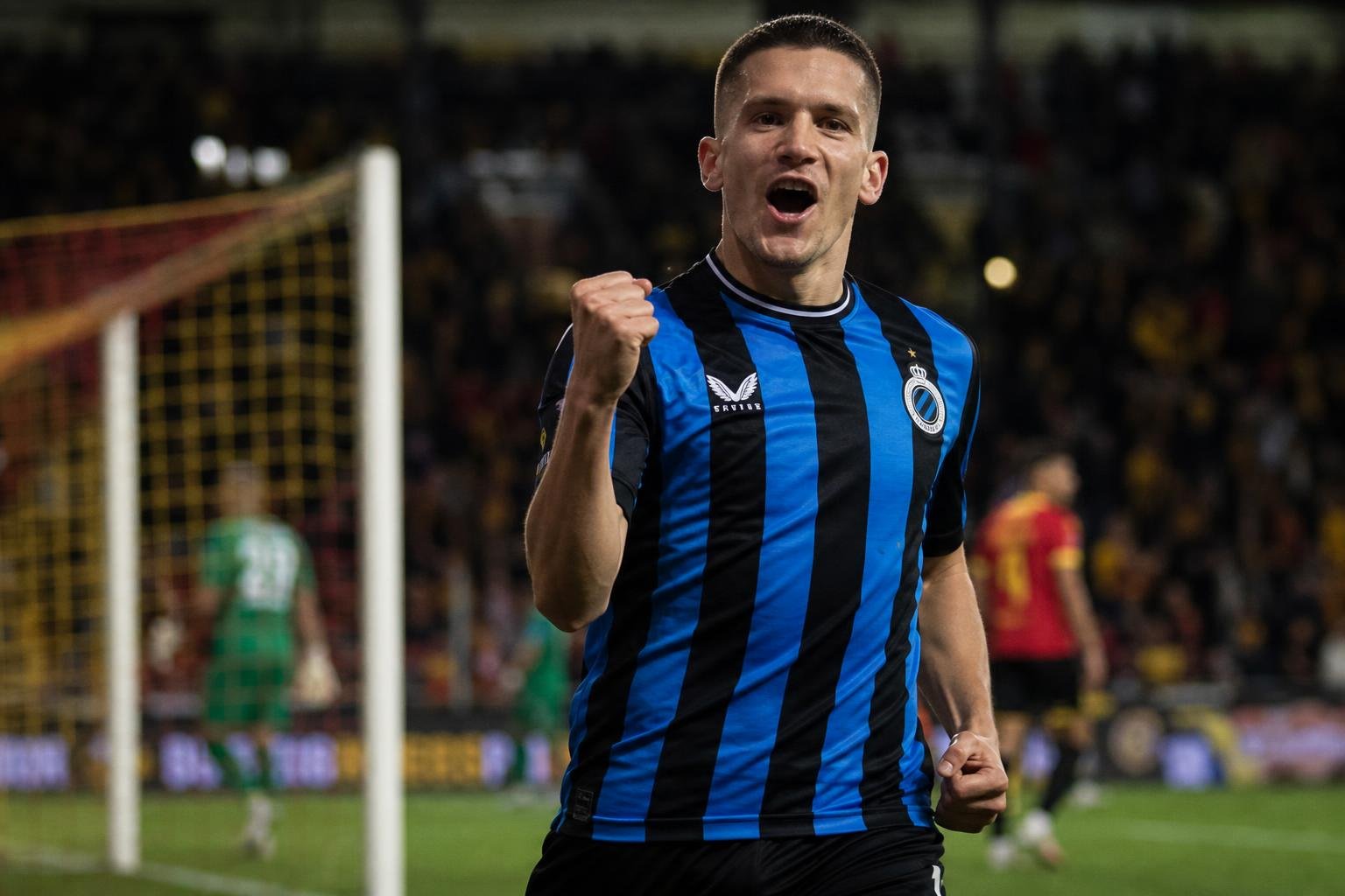 Christos Tzolis viert een belangrijk doelpunt voor Club Brugge tegen KV Mechelen