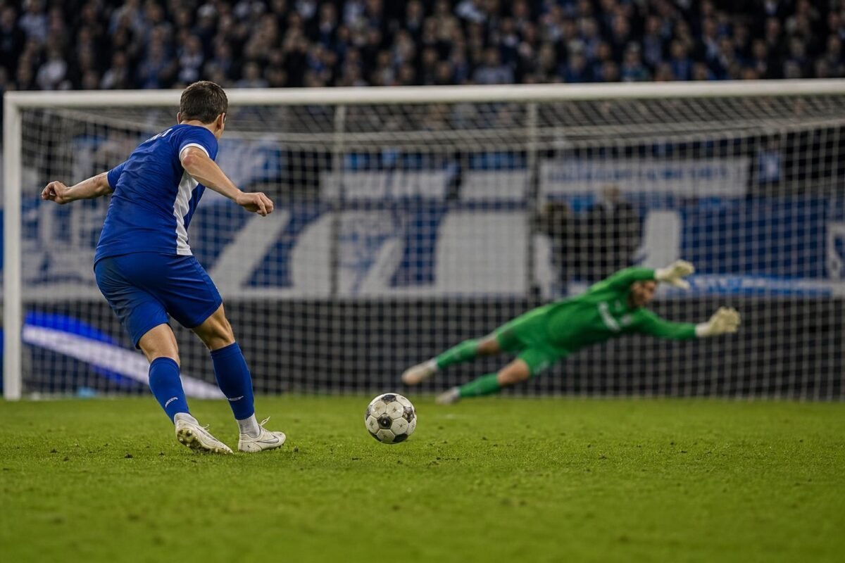 Gespannen strafschopmoment tijdens KAA Gent tegen Union zonder herkenbare gezichten
