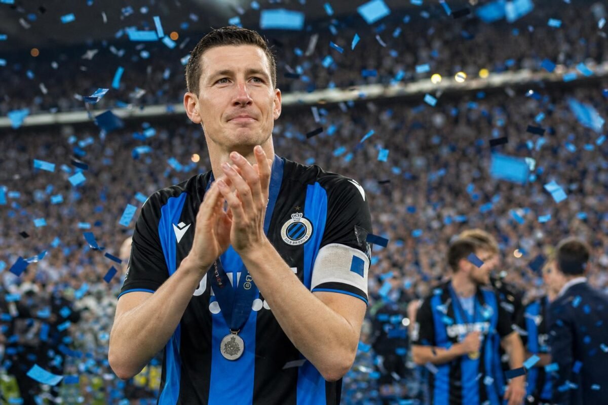 Hans Vanaken viert met Club Brugge de landstitel in een blauw-zwarte kampioenensfeer