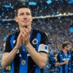 Hans Vanaken viert met Club Brugge de landstitel in een blauw-zwarte kampioenensfeer