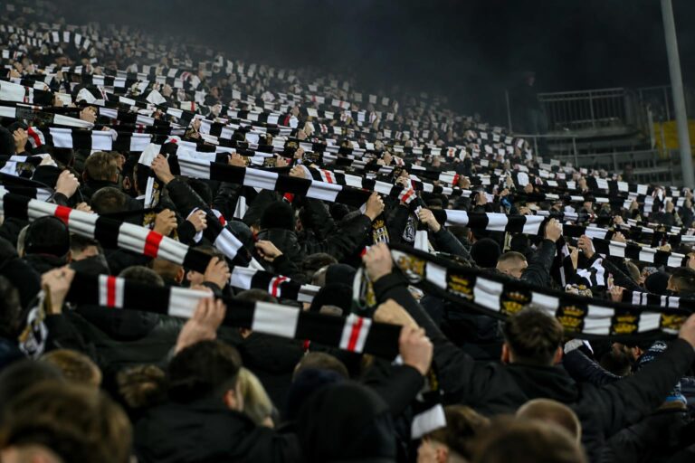 Gespannen supporterssfeer rond de Waalse derby tussen Sporting Charleroi en Standard