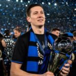 Hans Vanaken viert een titel met Club Brugge in een emotionele sfeer.