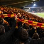 Supporters van KV Mechelen vieren een late gelijkmaker Achter de Kazerne