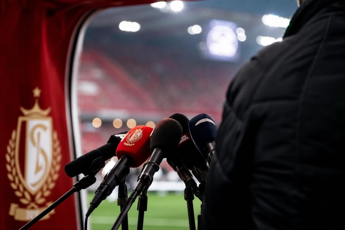 Persmoment bij Standard in aanloop naar de cruciale derby tegen Charleroi