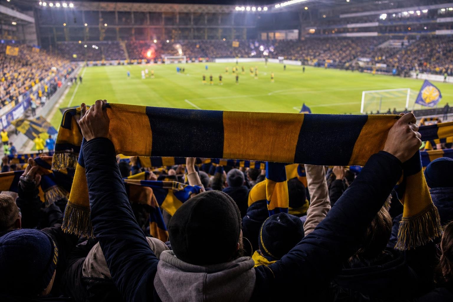 Supporters van Union SG tijdens een emotioneel afscheidsmoment in derbycontext