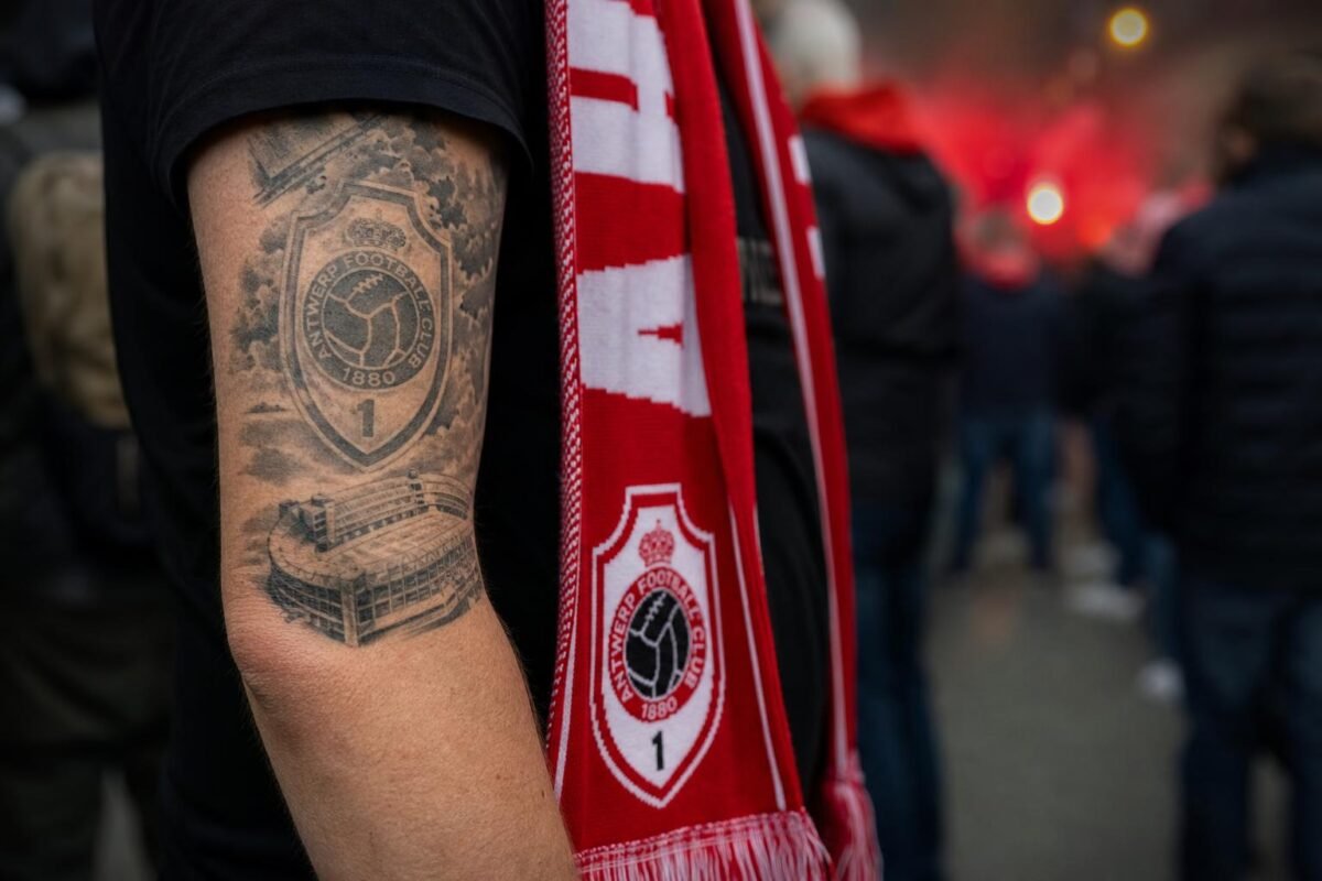 Antwerp-supporter toont tattoo als eerbetoon aan Vincent Janssen