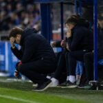Gespannen dugoutmoment bij KRC Genk tijdens een cruciale fase van het seizoen