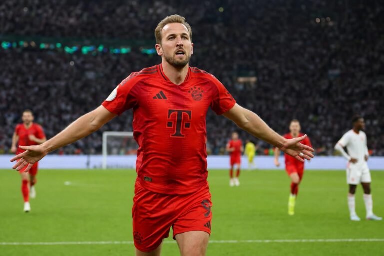Harry Kane viert een doelpunt voor Bayern München in bekercontext